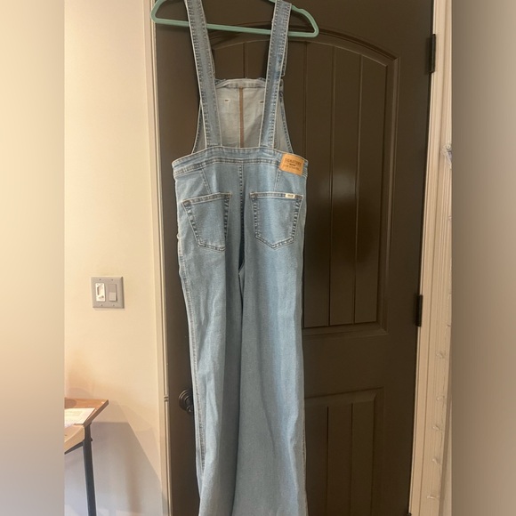 Levi’s Overalls - Picture 3 of 6